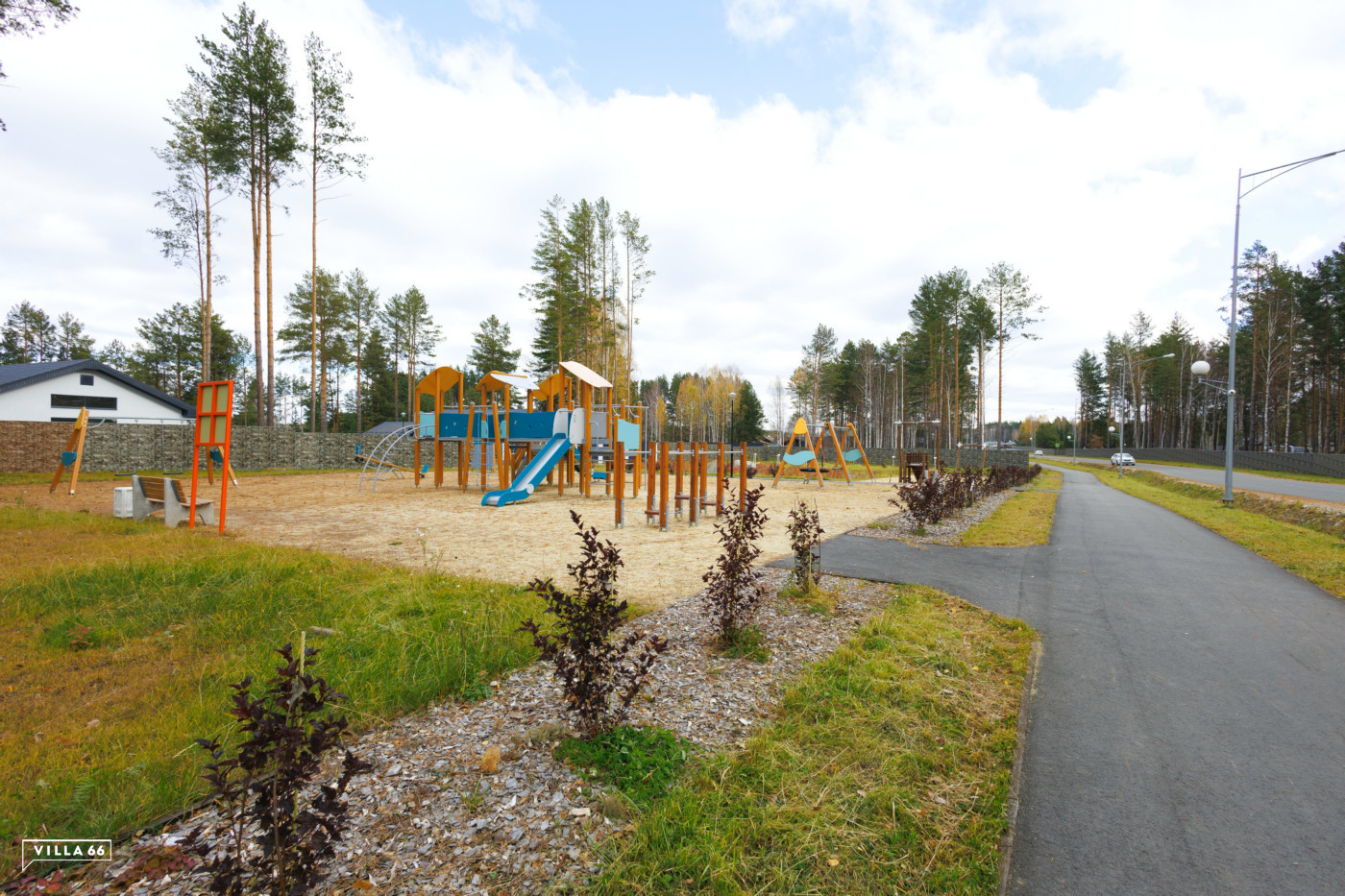 Детская площадка в поселке Агат