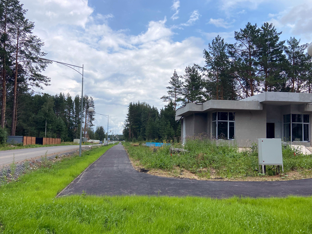 Закончено асфальтирование тротуаров в посёлках «Изумруд» и «Малахит» №1