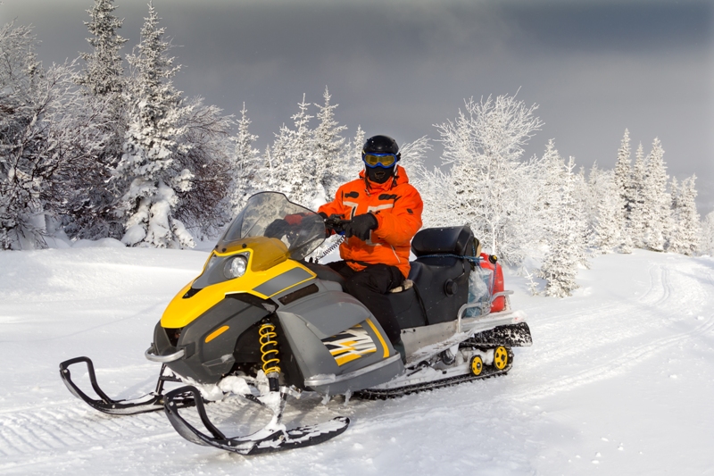 Снегоход в коттеджном поселке? Не обязательно, но необходимо! №1