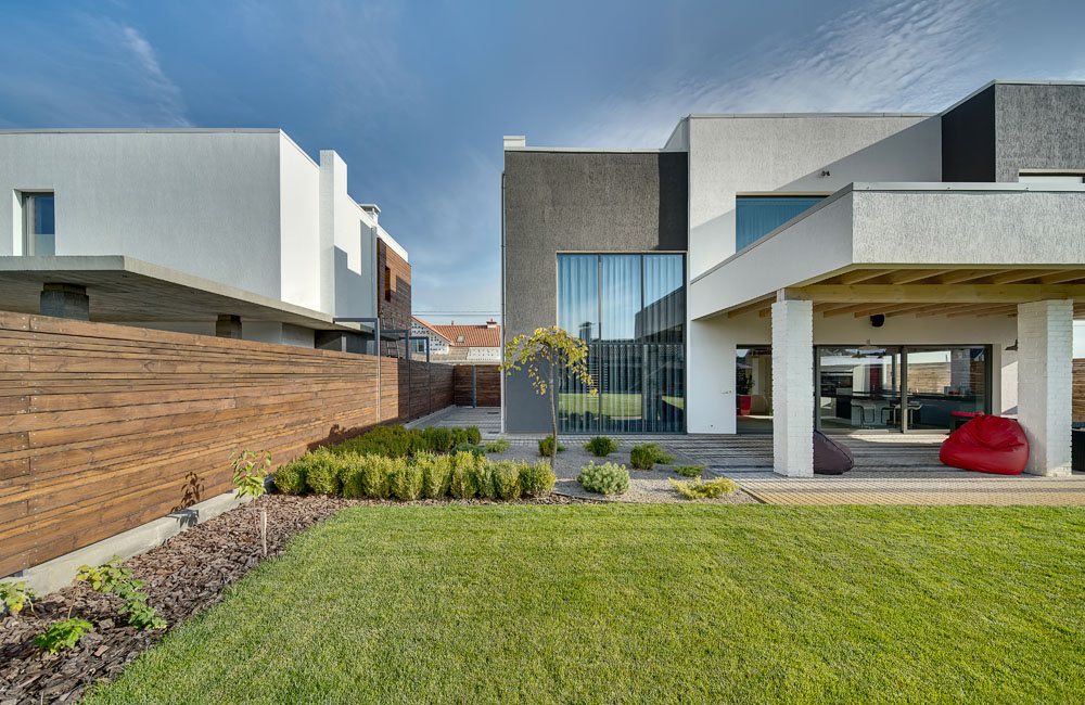 Забор на земельном участке №2