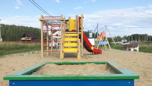 В поселке «Бобер» улучшены детские площадки