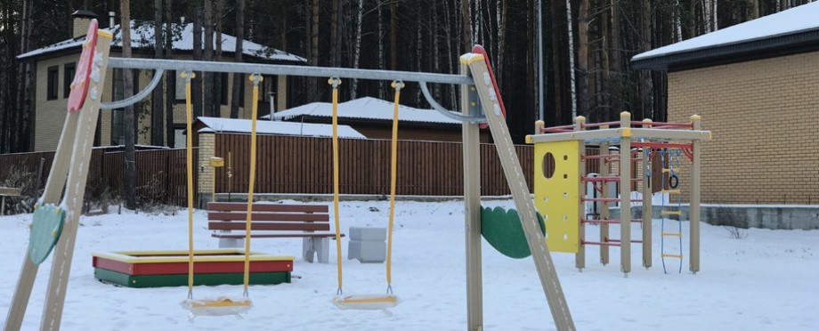Поселок «Соболь» получил третью детскую площадку