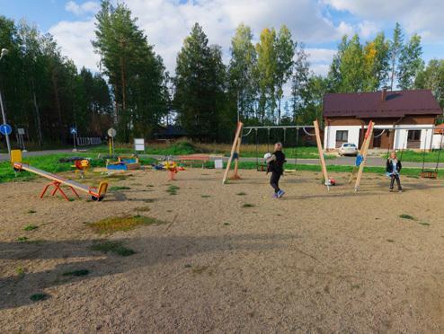 Детская площадка в поселке 