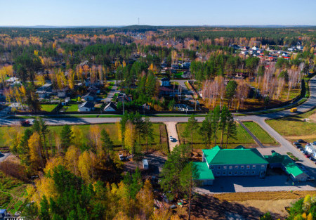 Золотая осень в коттеджном поселке "Заповедник" - октябрь 2024