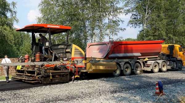 Асфальтирование центральной дороги в поселке "Заповедник" - июль 2018 - вид №1
