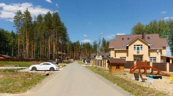 Коттеджный поселок "Заповедник" - июнь 2021 - вид №1